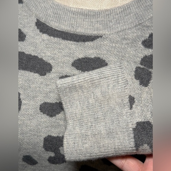 Daily Ritual Gray Heather Leopard Print Jacquard Ultra Soft Sweater size Large - Picture 5 of 9